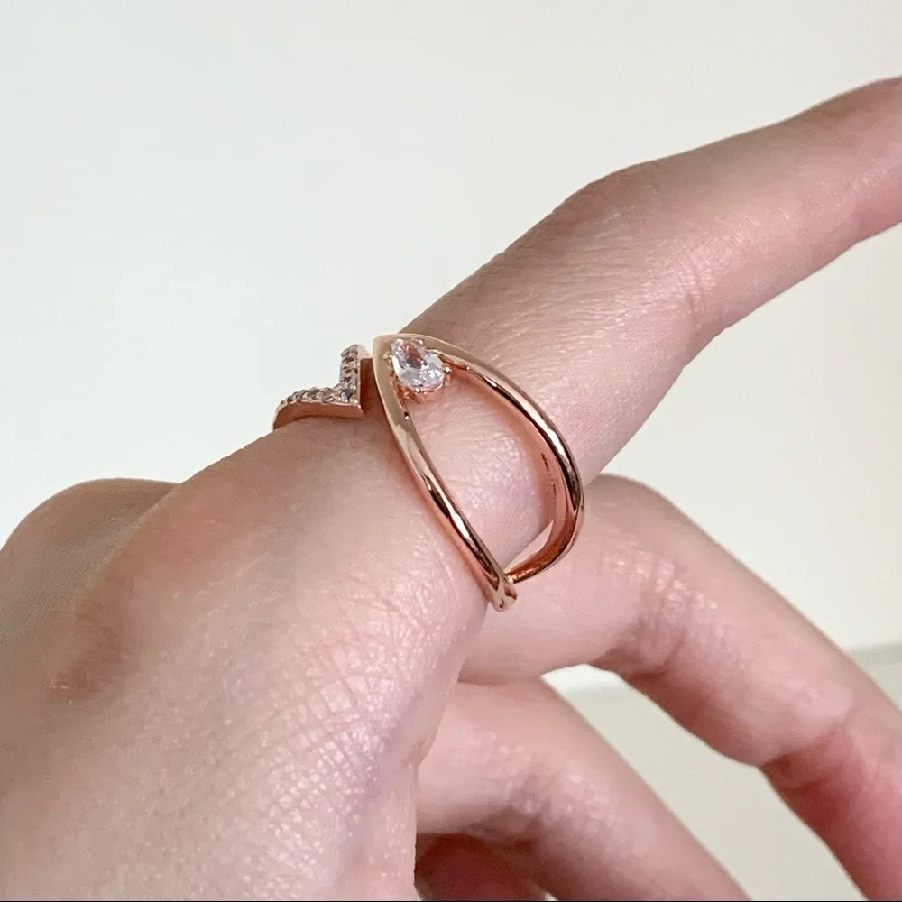 NWOT Rose gold X ring